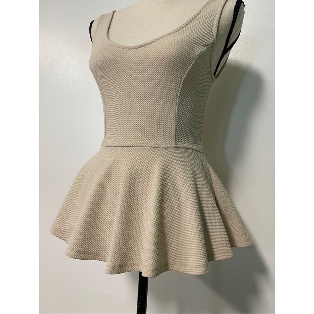 *SOLD* Fio Fio Peplum Tank Top Blouse Cream Size S - Picture 2 of 5